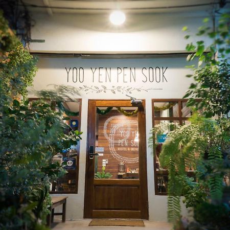 Yoo Yen Pen Sook Hostel Bangkok Exterior photo