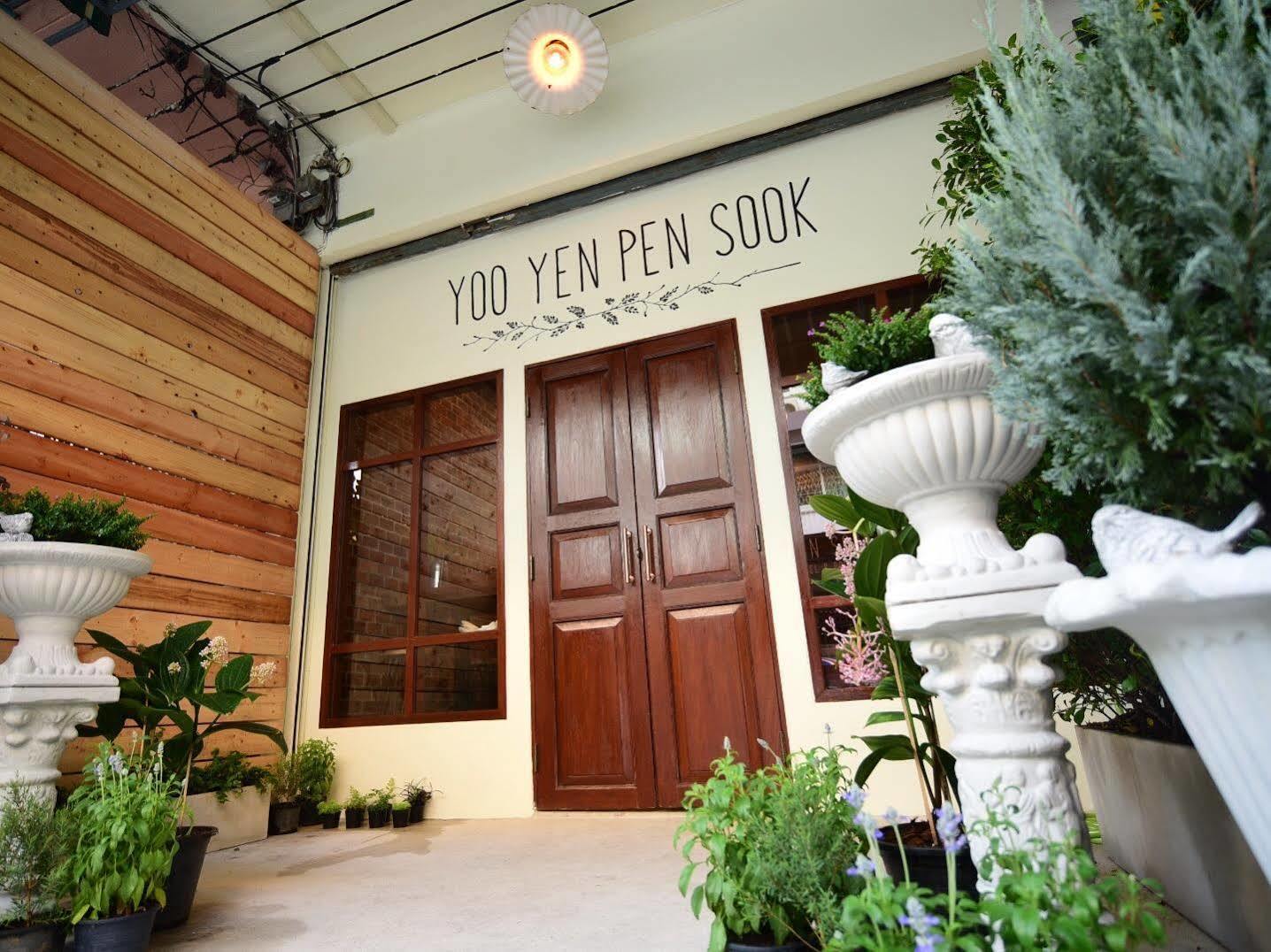 Yoo Yen Pen Sook Hostel Bangkok Exterior photo